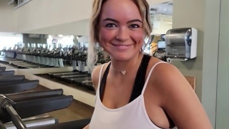 Pretty Busty Dumpling From the Gym Invited a Guy To Enjoy Hot Quickie In Her Car