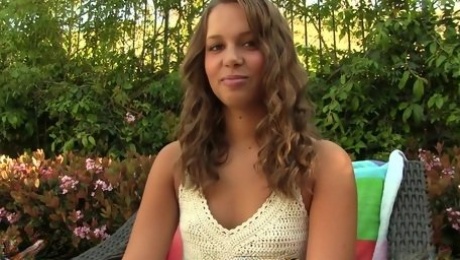 Liza Rowe is a babe with curly hair craving to be penetrated