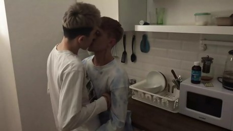 Twink seduced a guy for a juicy anal fuck