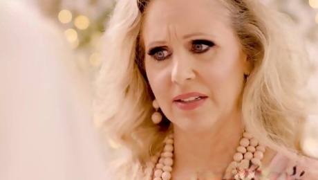 Stepmom Julia Ann Confesses Love Before Daughter's Wedding