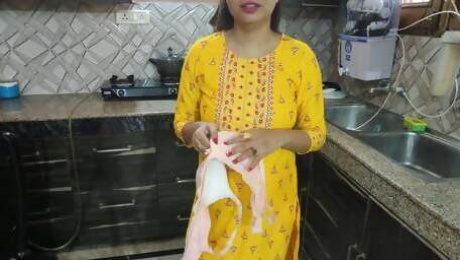 Desi Bhabhi kitchen me khana bana rhi thi tbhi dever ne piche se Li bhabhi ki