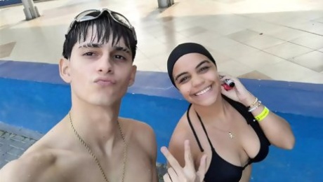 STEPBROTHER COUPLE RECORD THEMSELVES FUCKING BUT BEFORE THAT THEY ARE GOING TO TAKE SOME PICTURES IN THE POOL - HOMEMADE PORN IN SPANISH