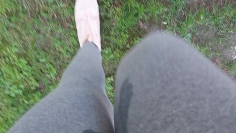 Nicoletta gets her yoga pants completely wet in a public park - Extreme pee exposed